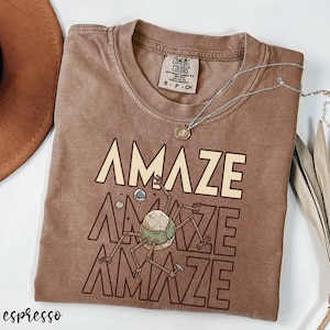 This retro sci-fi alien shirt blends humor, fandom, and bookish style in one comfortable tee. Designed for readers who appreciate intelligent space stories and memorable characters, it’s a subtle nod to one of the most beloved modern sci-fi novels. A fantastic addition to any book lover’s wardrobe.