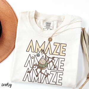 This funny sci-fi shirt captures the joy and excitement of discovering an alien friend in deep space. Fans of Rocky and the unforgettable “Amaze” moments will instantly recognize the reference. A great choice for science fiction readers who appreciate humor, intelligence, and emotional storytelling in their favorite books.