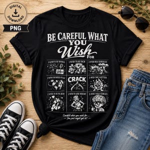 以下が含まれることがあります： BE CAREFUL WHAT YOU WISH FORという白いグラフィックテキストがプリントされた黒の半袖Tシャツ。デザインには、名声、富、愛など、さまざまな願いを描いた9つの正方形のイラストとキャプションが含まれています。