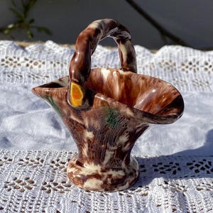 Vintage Korbvase aus westdeutscher Keramik | Jasba-Stil, marmorierte Tropfglasur | Blumenkorb aus der Mitte des 20. Jahrhunderts