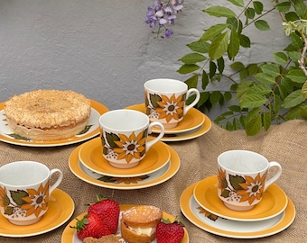 Vintage Barratts Tanya Teeservice aus den 1970er Jahren für 4 Personen | Staffordshire Floral Tassen, Untertassen, Teller | Senforange Retro-Geschirr