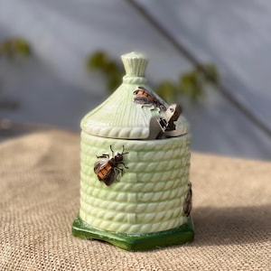 Vasetto per miele vintage a forma di alveare dipinto a mano con cucchiaio – Decorazione da cucina in ceramica in stile cottagecore