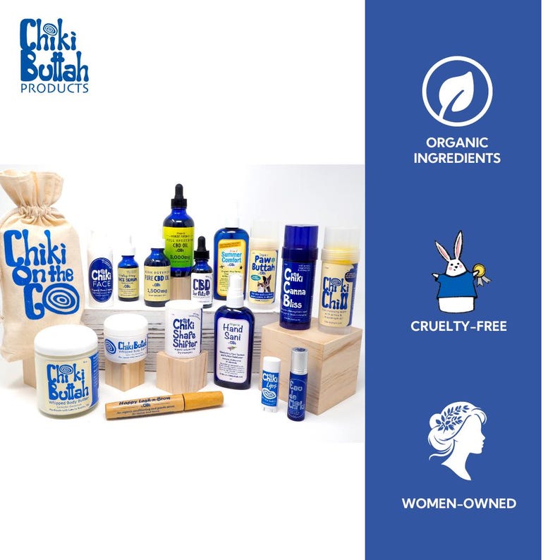 Puede incluir: Una variedad de productos Chiki Buttah, incluyendo lociones y aceites, exhibidos sobre superficies blancas. Los productos est&aacute;n en varios envases azules y blancos, con etiquetas de texto. La imagen tambi&eacute;n presenta texto que indica ingredientes org&aacute;nicos, libres de crueldad y propiedad de mujeres.