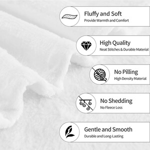 Op de afbeelding: Close-up van een witte, zachte deken. De afbeelding bevat tekstlabels die de kenmerken benadrukken: "Fluffy and Soft", "High Quality", "No Pilling", "No Shedding" en "Gentle and Smooth". De deken ziet er zacht uit.