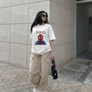 T-shirt Spider-Man Legohoofd | Logo op voorkant: spinnenwebben aan de achterkant