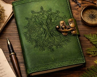 Läderjournal med grönt livsträd, handgjord präglad anteckningsbok, keltisk träddesign, vintage skissblock i läder, present till författare