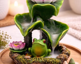 Quemador de incienso de reflujo con forma de rana – Soporte para incienso con cascada de nenúfares – Decoración zen adorable – Regalo para amantes de las ranas – Decoración relajante – Incluye 3 conos