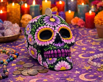 Myntbössa med sockerskalle, dekoration med döds dag, spargris med blommig dödskalle, present till Dia de los Muertos, gotisk blomsterdekoration, sparbössa