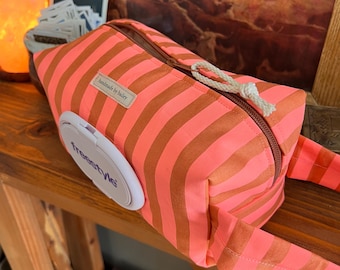 Bolsa para pañales y toallitas húmedas a rayas con asa