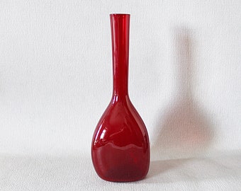 Swedish Blomglas vase. Arthur Percy Gullaskruf Blomglas red vase