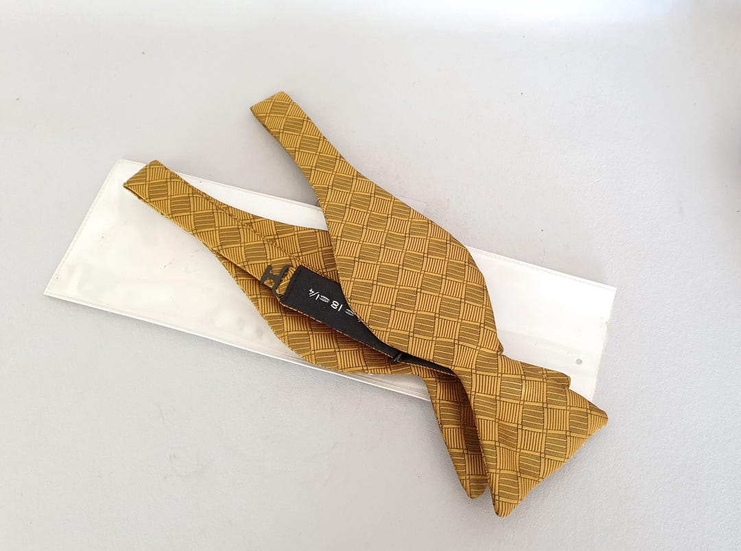 Photo inspiration: Traditional Bow Tying For Modern Footwear Practicality Reference: Classic Traditional Bow Tie Self Tie Bow Tie Dickie Bow