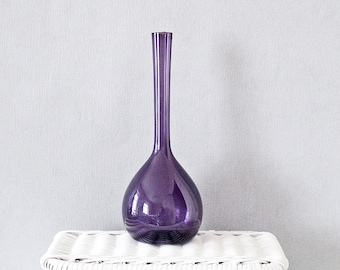 Swedish Blomglas vase. Arthur Percy Gullaskruf Blomglas amethyst bulb vase.