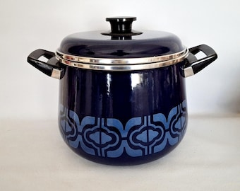Vintage large blue enamel Dutch oven, stock pot, cooking pot, as new