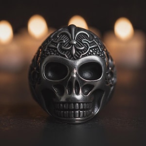 Gothic Skull Ring Fleur de Lis Crown Oxidized Silver Statement Ring Dotted Texture Scrollwork Gap Tooth Grin Vampire Witchy Jewelry Unique