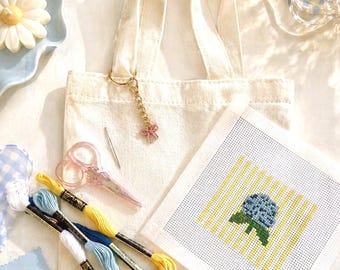 Coastal Hydrangea Beginner Hand-Painted  Needlepoint Canvas 13 Mesh