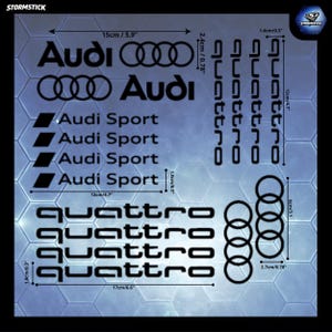 Peut inclure: Autocollants en vinyle noir avec logos Audi, emblèmes Audi Sport et texte Quattro. Comprend différentes tailles, le plus grand autocollant Quattro mesurant 17 cm de large. Le logo Audi mesure 15 cm de large.