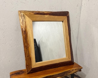 Espejo con marco de madera hecho a mano
