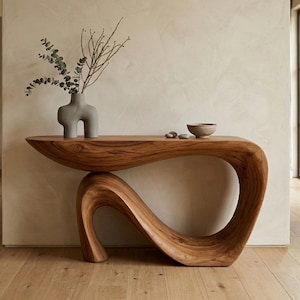 Consolle scultorea in legno massello intagliato a mano, opera d'arte organica e moderna per l'ingresso, mobile artigianale in legno