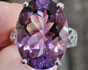 18ct. Natural Purple, Pink & Yellow Banded Oval Amethyst Ring