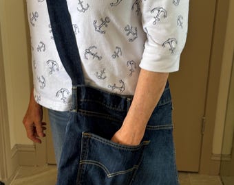 Upcycled Levi denim crossbody bag 2 outside pockets with 1 snap closure. Please see pictures!