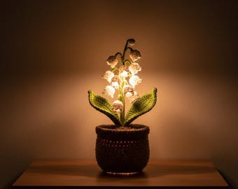 Lámpara de lirio de los valles hecha a mano en crochet (descarga digital)