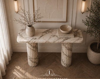 Consolle di lusso in marmo Calacatta Viola, complemento d'arredo moderno per l'ingresso, mobile in pietra italiano realizzato a mano.