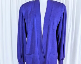 Cárdigan de punto vintage St. John Santana, suéter abierto por delante color morado real, talla mediana.