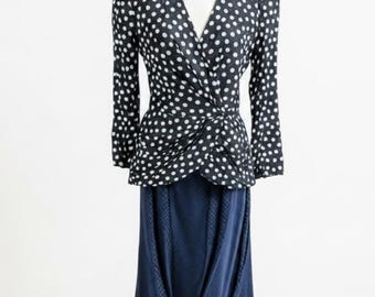 Traje de falda y blazer con peplum de seda con lunares estilo vintage de los años 80 – Constance Saunders Talla 10