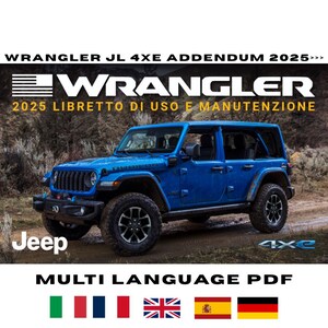 Può includere: Un SUV Jeep Wrangler Rubicon 4xe blu parcheggiato su un sentiero sterrato. Il testo recita WRANGLER JL 4XE ADDENDUM 2025, 2025 LIBRETTO DI USO E MANUTENZIONE, Jeep, 4xe e MULTI LANGUAGE PDF, accompagnato dalle icone delle bandiere italiana, francese, britannica, spagnola e tedesca.