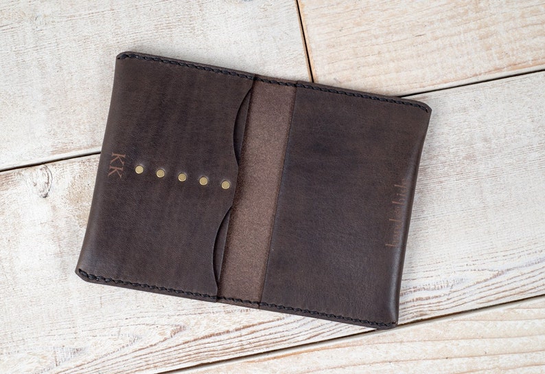 Cartera de pasaporte de cuero, cubierta de pasaporte de viaje, billetera de pasaporte personalizada, cubierta de pasaporte hecha a mano, cubierta de diario de notas de campo de cuero imagen 4