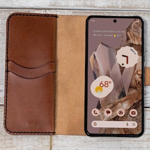 Google Pixel 8 leren portemonneehoesje, handgemaakt in de VS, plantaardig gelooid volnerfleer met kaartsleuven en optioneel polsbandje