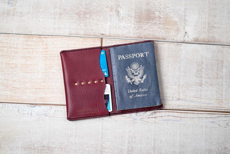 Cartera de pasaporte de cuero, cubierta de pasaporte de viaje, billetera de pasaporte personalizada, cubierta de pasaporte hecha a mano, cubierta de diario de notas de campo de cuero imagen 2