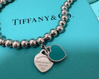 Elegante pulsera con dije de corazón y cuentas – Pulsera de plata con bola y doble colgante – Joyería minimalista de lujo, regalo para ella.