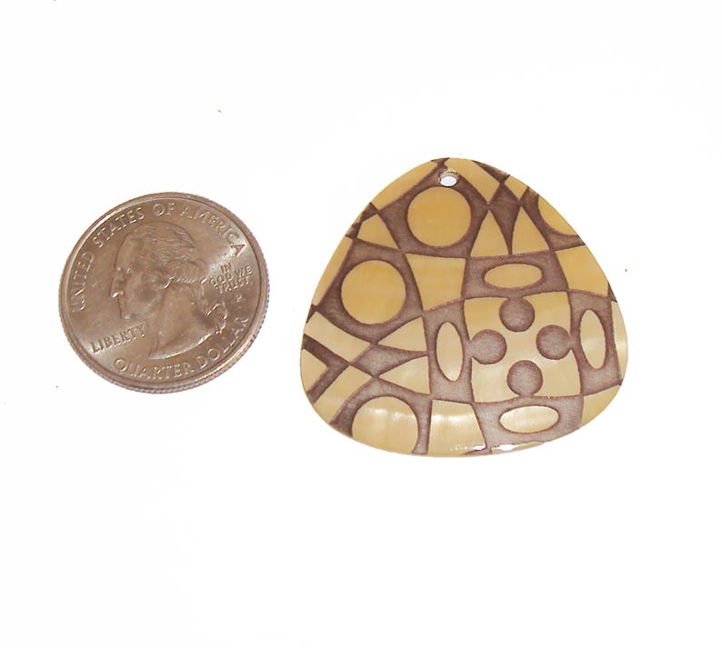 Pilly Shell Lilly Pilly Handcrafted Etched Mother of Pearl Abstract Design Triangle ...