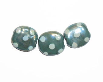 Kazuri Bead SINGLE Fair Trade Ceramic Bead from Africa Pita Pat Pebble Dots MOP, Iran Green/Eggshell