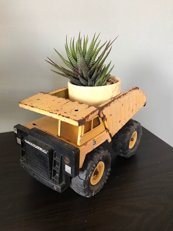 metal toy dump truck