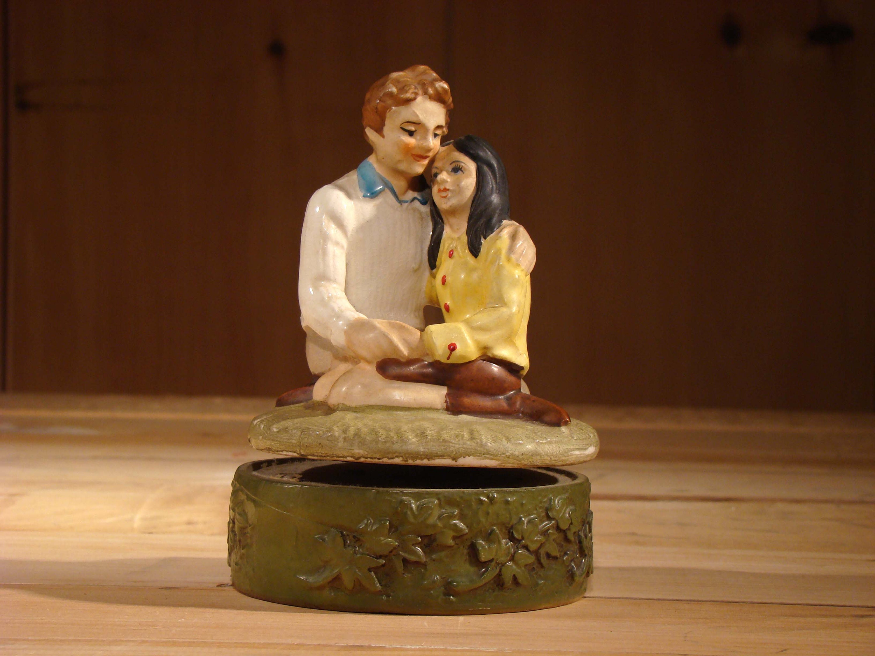 Cake Topper Idea---vintage Porcelain Rotating Rotating Music Box ...