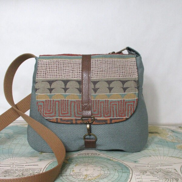Last one! Santa Fe- Crossbody messenger bag // Southwestern // Tribal // Vegan purse // Travel bag // Casual purse // Ready to ship