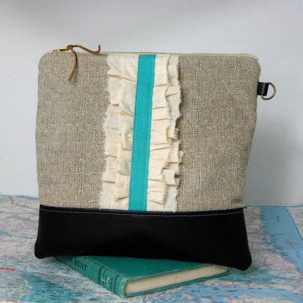 Carolina. // Fold over clutch // wristlet // zipper pouch