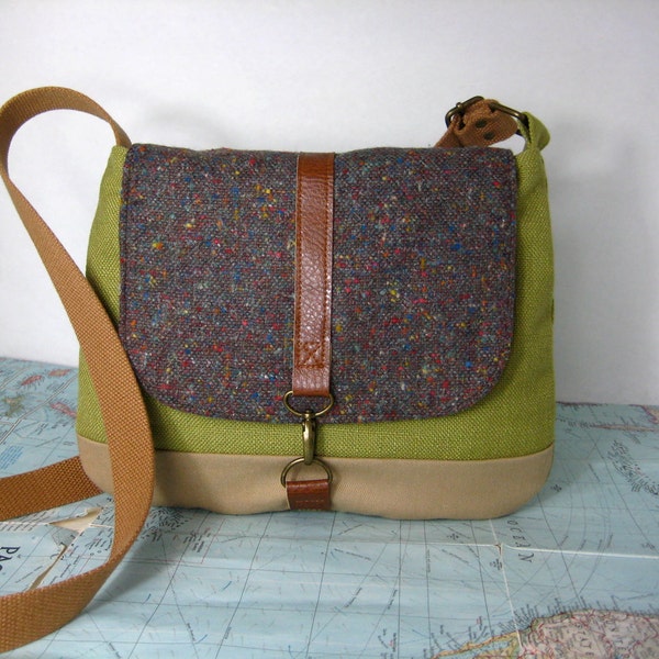 London -- Crossbody messenger bag // Adjustable strap