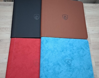 Raccoglitore con chiusura a zip per conservare 336 carte sotto contenitori toploader per Pokémon e altri GCC. Disponibile in vari colori.