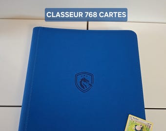 Raccoglitore premium per 768 carte collezionabili Pokémon e altre carte del GCC. Disponibile in vari colori.