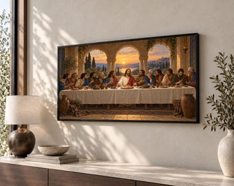 Könnte beinhalten: Ein rechteckiger Wandkunstdruck, der das Abendmahl darstellt, mit einer zentralen Figur in weißem Gewand, umgeben von zwölf Personen an einem langen Tisch vor einer steinernen Säulenhalle mit Blick auf eine Sonnenuntergangslandschaft.