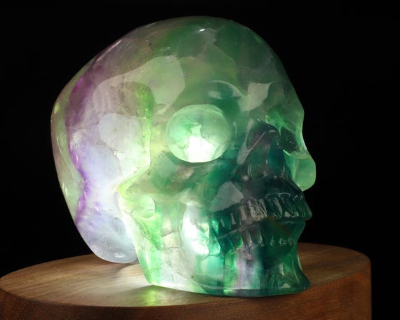 Skullis クリスタル スカル、3.9 インチ フローライト 手彫り 中空