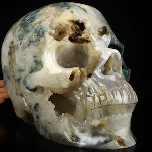Skullis Kristallschädel, 28.1LB Titan 10.6 "grüner Moosachat Geode Hand geschnitzter Edelstein Schädel, Kunstskulptur, Geschenk, Weihnachtsdekor.