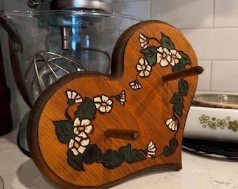 Primitive floral heart wall decor