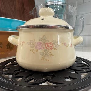 Tarro pequeño para popurrí Pfaltzgraff Trousseau vintage con tapa ventilada – Tarro de almacenamiento de cocina color crema con estampado floral