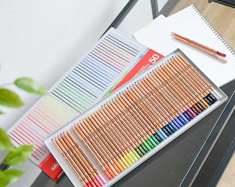 Puede incluir: Un letrero de madera rústico con el texto "Welcome to our home" en letras blancas. El letrero presenta un acabado envejecido y un diseño simple y acogedor, ideal para la decoración de la puerta principal.