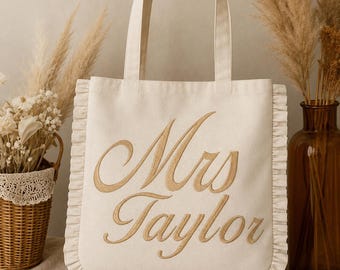 Bolsa de lona personalizada "Sra. Ruffle" | Presente personalizado para noiva | Bolsa para o dia do casamento | Presente para chá de panela | Bolsa para lua de mel