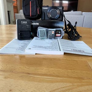 Canon G7x Mark II 20.1MP Digital Camera 4.2x Optical Zoom Full-HD BUNDLE